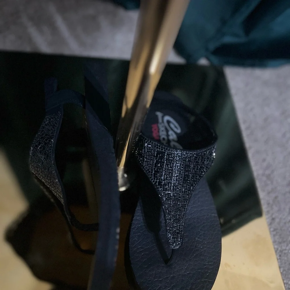 Cali from Skechers Black Yoga Foam Women's Sandals - Picture 4 of 10